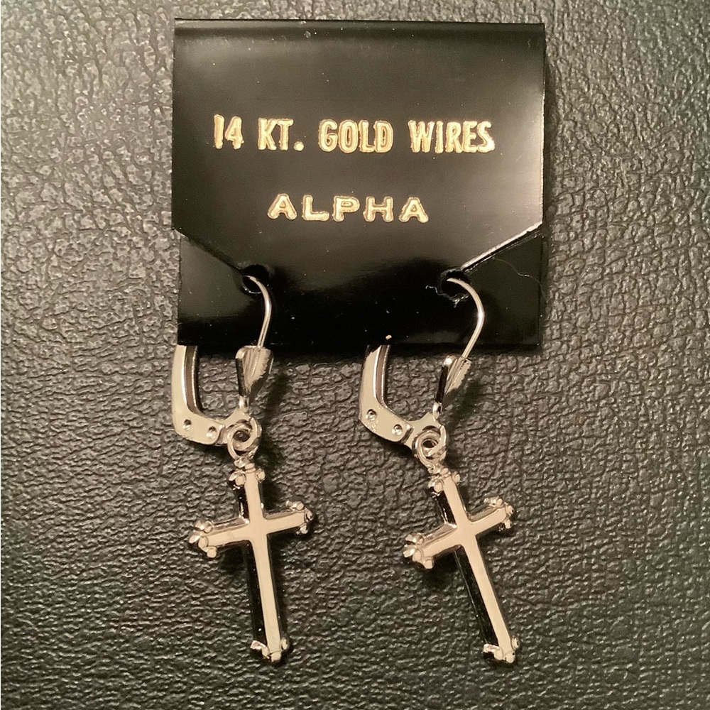 🎉HOST PICK🎉 NEW 14 Karat Gold Wires Trefoil Cross (silver) Vintage